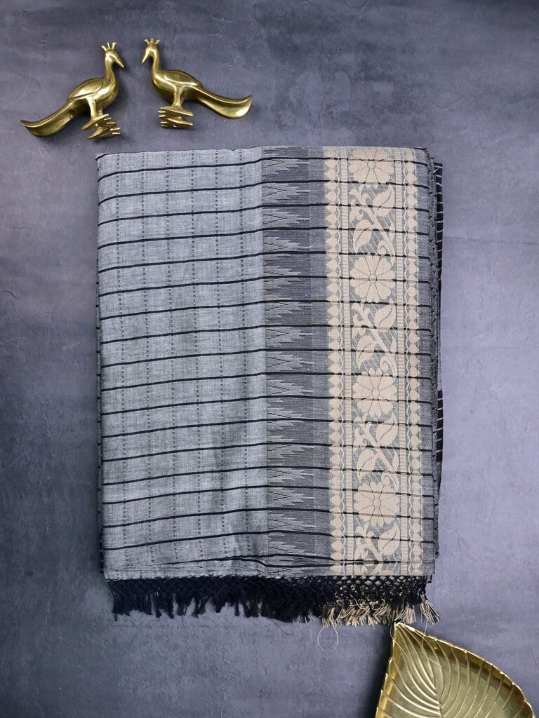 Jute kadhi cotton grey color allover checks & contrast border with contrast pallu and running blouse