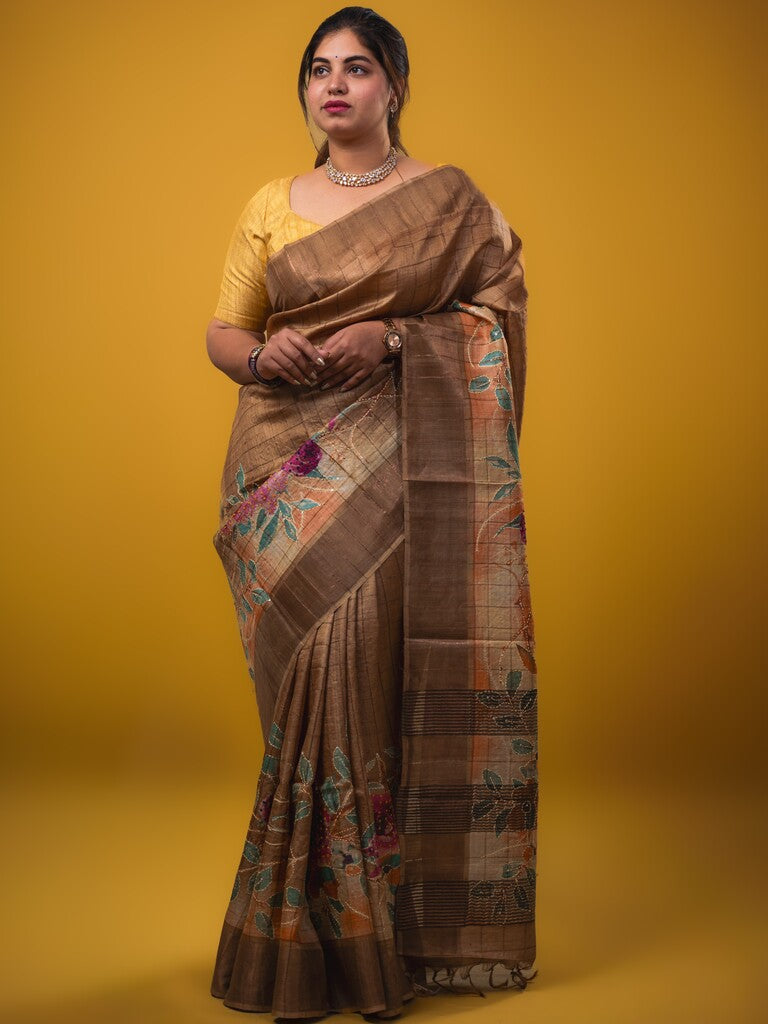 Pure tussar fancy saree beige color allover prints & small kaddi border with short pallu and attached blouse