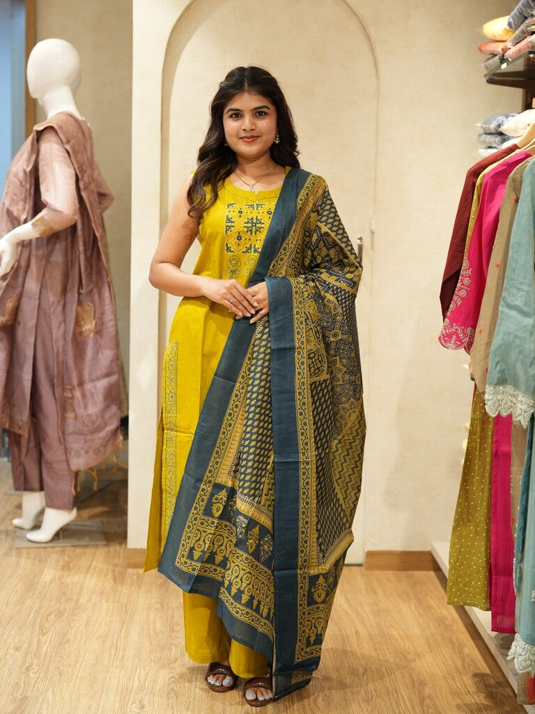 Exclusive designer kurthi set for women