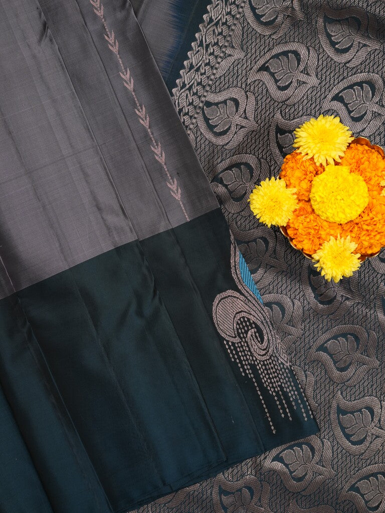 Kanchi pattu saree grey color allover zari motifs & zari border with rich pallu and contrast plain blouse