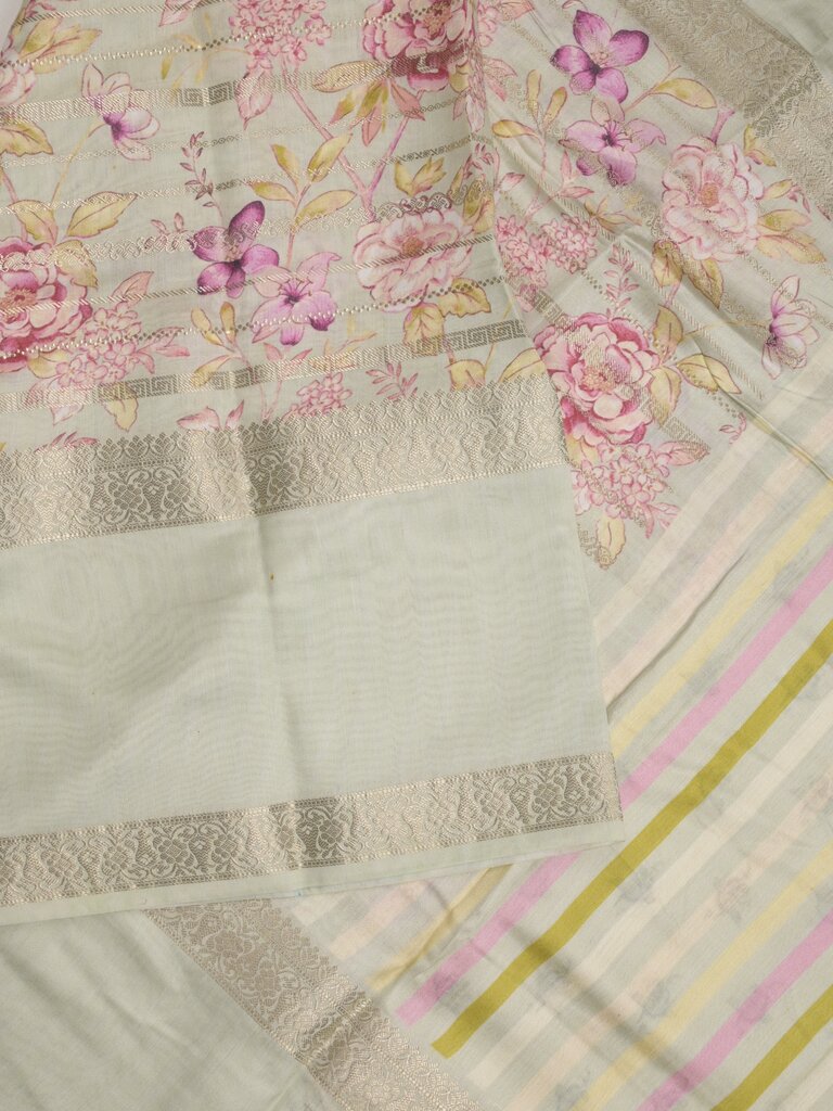 Munga fancy floral printed saree with big border and attached blouse