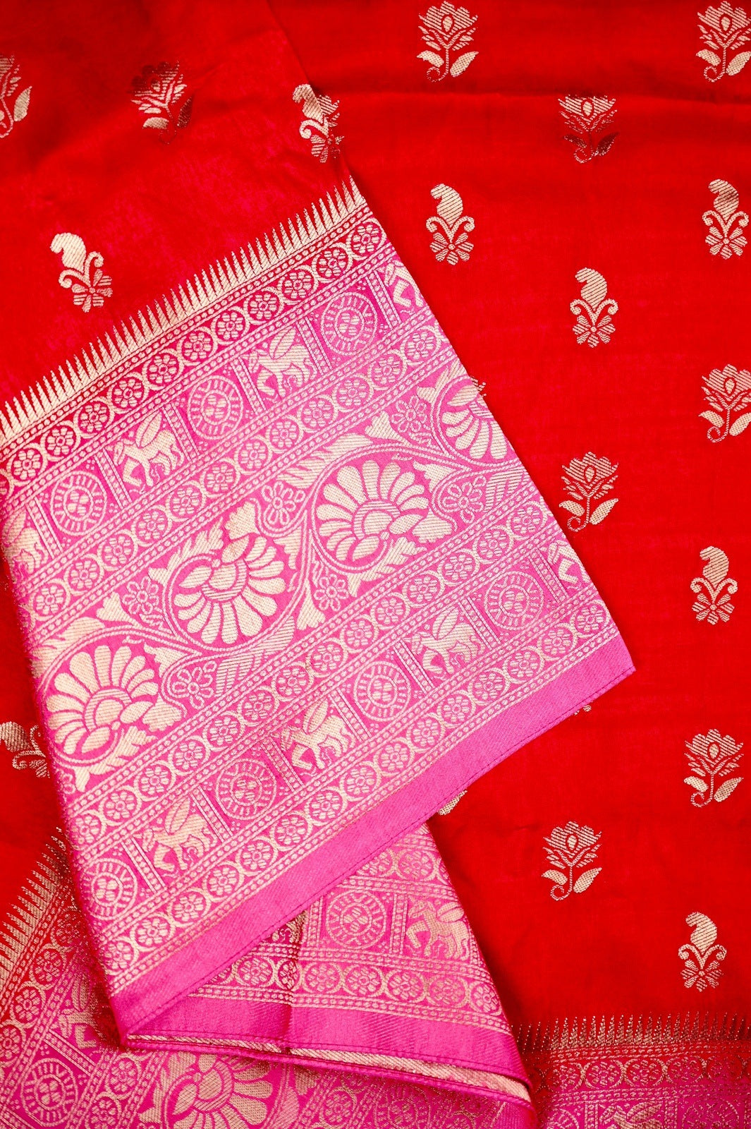 Dola silk saree pink color with allover zari motive weaves, big zari wooven border, pallu and plain blouse